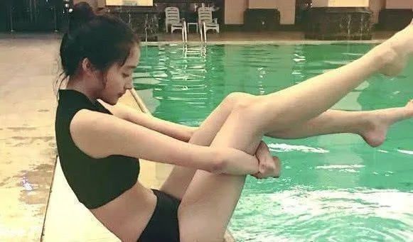 嘎吱窝下腿长惊人！14岁关晓彤身材比例揭秘新高度