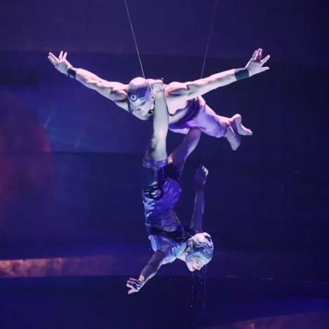 绝地求生沙漠地图攻略：揭秘跳伞胜地与特色解析