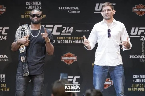 前UFC冠军直播8月爆赚，20年格斗生涯收入被颠覆！