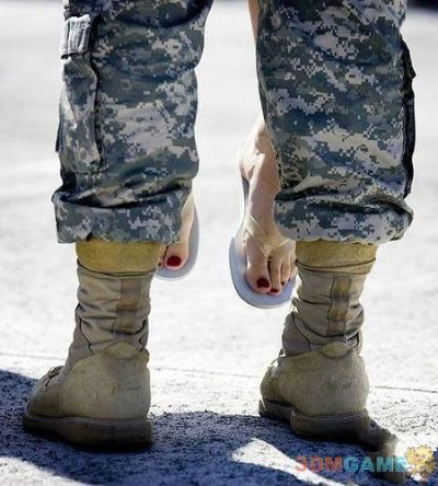 坦克对决腿控达人，波涛汹涌赢囧图揭秘新策略