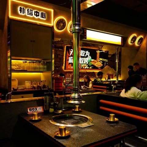 《鸣潮》X《赛博朋克》跨界联动，开启未来科幻新篇章