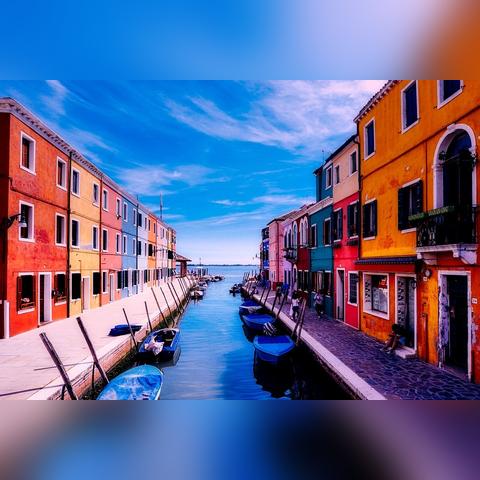 巨裙覆盖下的奇幻都市，揭秘女巨人游乐场新图