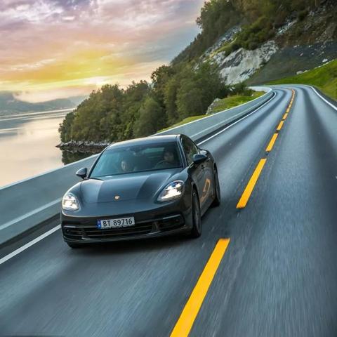 传奇世界官方网暗藏哪三把神器？2025老骨灰独家破译战力密码！