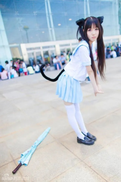 午间辣图揭秘：白丝小马老师挥鞭教学新姿势