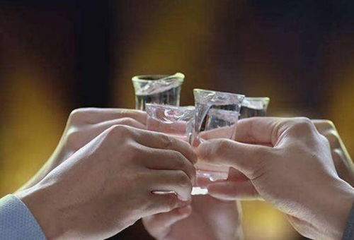 大爷误食AI称无毒蘑菇，半小时后险象环生，揭秘真相！