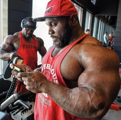 淘汰健美胖子选手自信秀新高度