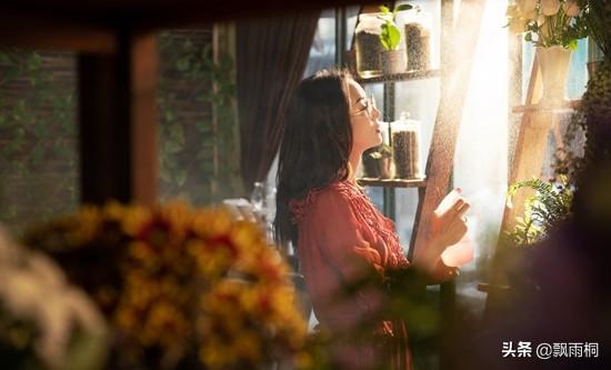 凛子惊艳自拍亮相，《寂静岭f》预告直播新视角解锁