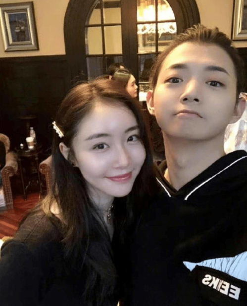 林俊杰恋情曝光，七七成女友，歌手本人正面回应引关注