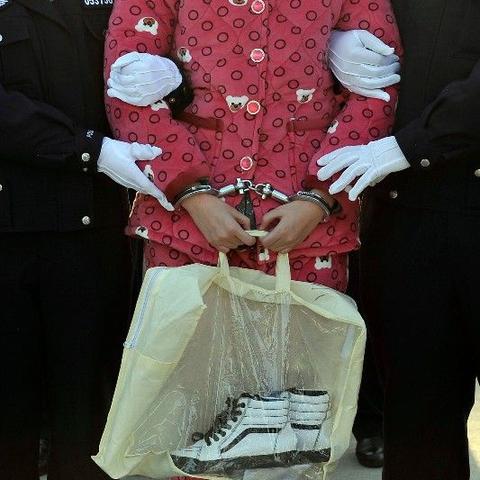 《审判之眼》女友彩蛋攻略：女警剧情线触发全解析，深度揭秘！