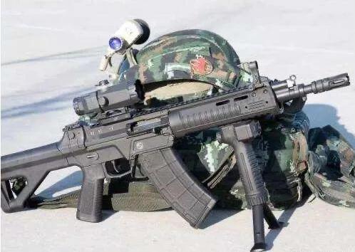 枪械喷漆新潮流，嗨皮登岛乐趣多