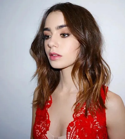 莉莉·柯林斯写真曝光：极致瘦身显骨感，惊艳演绎新风尚