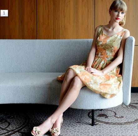 丝袜美腿惊艳亮相，《妮姬》胜利女神新皮肤绝美绽放