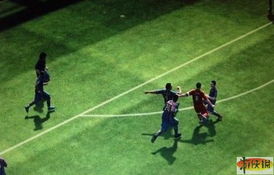 《实况足球2010》防守秘籍：掌握核心技巧，铸就稳固防线