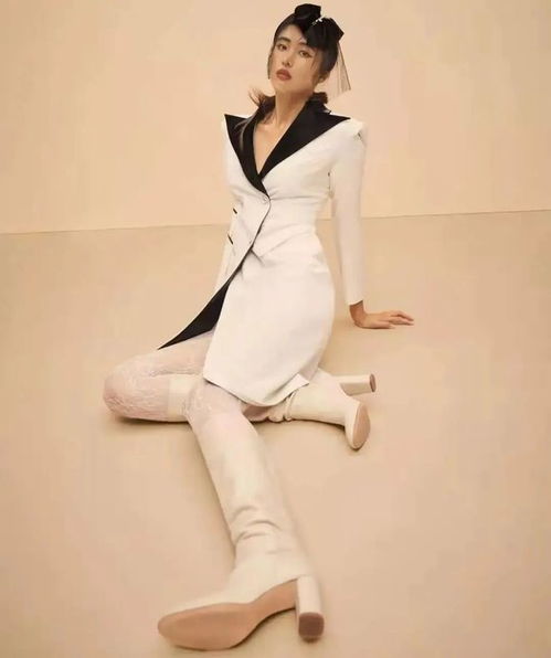 白丝诱惑：浩浩妈的丝袜选择，你更偏爱哪款？