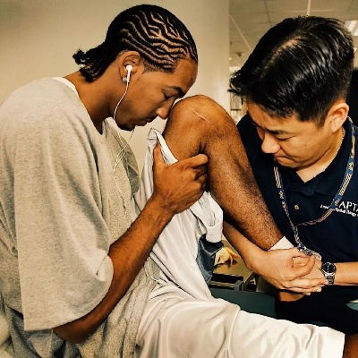 美国大学生球员离世年仅20岁，R.I.P.肘击悲剧引发关注