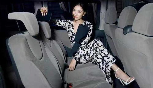 白毛御姐火力全开，枪弹上膛新妮姬布丽德惊艳亮相