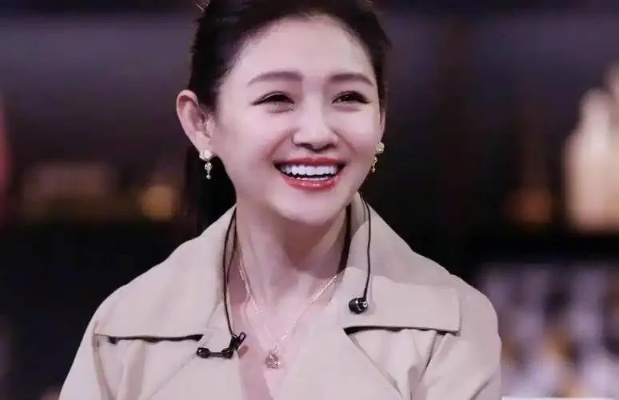 大S借款30万助白血病女孩，私信独选她获关注