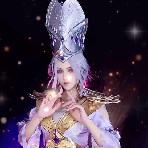 俄妹COSER绝美身材惊艳亮相，揭秘时尚建模新风尚