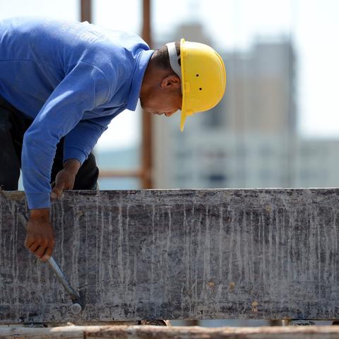 头顶板子困扰？堡垒之夜巧妙应对头顶敌人攻略！