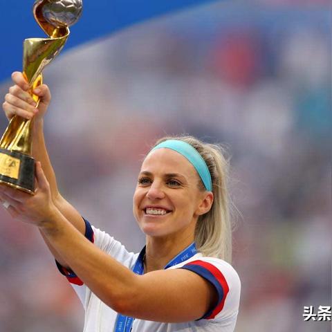 FIFA18全动作庆祝技巧解析，轻松解锁个性荣耀瞬间