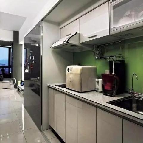 全自动隐藏楼梯制作攻略：揭秘《我的世界》神秘楼梯构建技巧