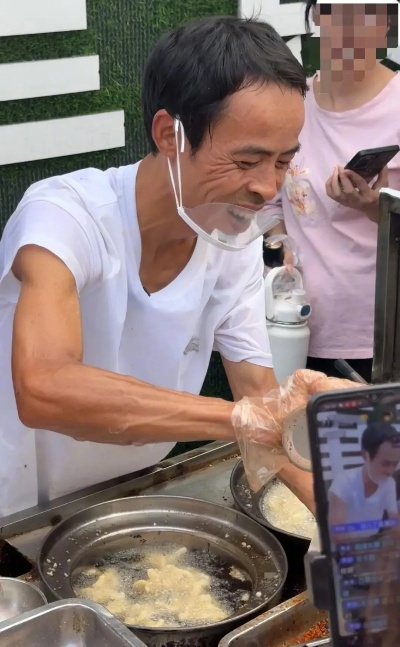 鸡排哥30天粉丝激增58万，揭秘工作室广告策略，性价比爆表！