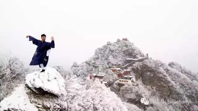 老君山奇观：男子捕捉“灵气护罩”护宗大阵神秘再现，揭秘自然奥秘