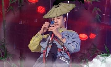 王一博徒手攀岩惊险坠海，安全无恙揭秘高空挑战新高度