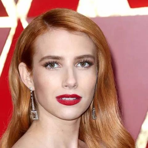 艾玛拒演《新蝙蝠侠2》后，寡姐接棒成焦点，揭秘幕后新价值