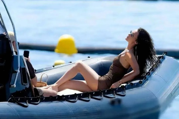 致命诱惑女星惊曝：性感尺度引发热议，演技新高度！