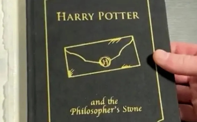 罗琳亲笔签名《哈利波特》初版拍卖，估价百万，价值连城！
