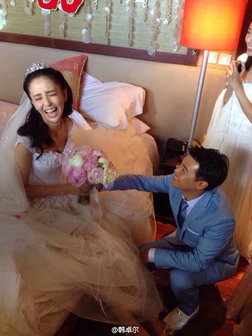 水果姐恋情曝光，首张自拍合影与特鲁多甜蜜互动