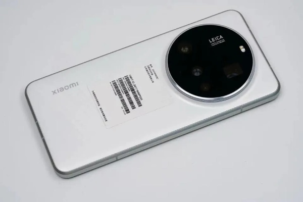 小米17 Ultra惊艳亮相：复古圆环镜头，无背屏设计引领潮流