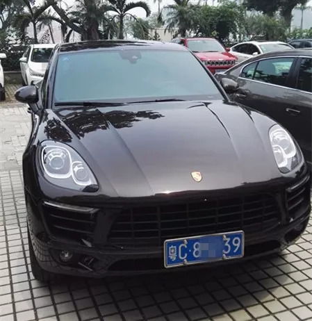 82岁保时捷掌门再婚，年轻娇妻引关注，揭秘爱情新篇章