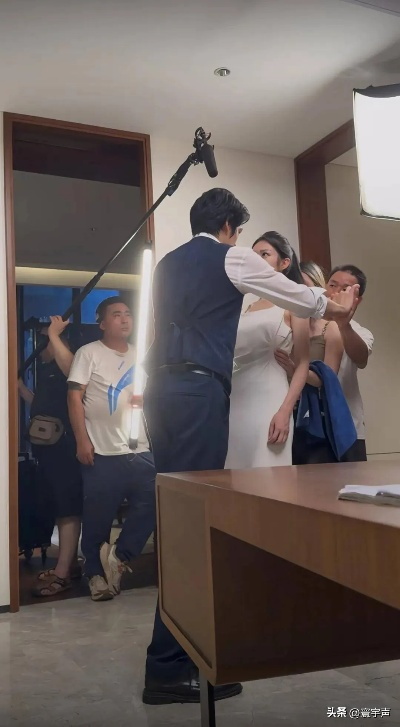 短剧演员讨薪热议背后：孩子无奈之举，唤起社会关爱