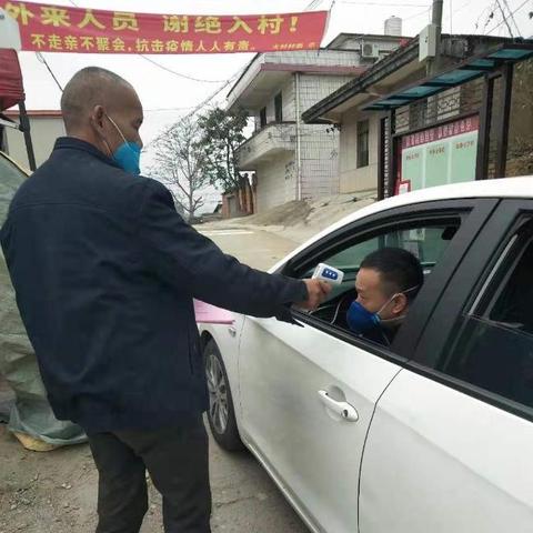 《堡垒之夜》搭板技巧深度解析：高效攻略新视角