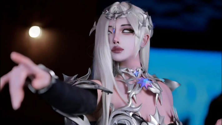 Yasal线下COS惊艳亮相，半透白纱勾勒曼妙身材，揭秘时尚新潮流