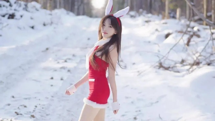 尹雪花COS兔女郎雪地摔倒，新体模惊艳亮相引热议