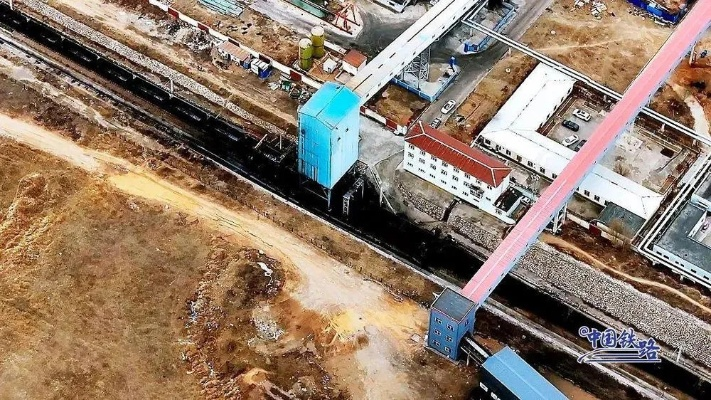 揭秘超长火车“灯泡线”奇观：时速1公里速度之谜