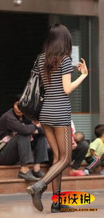 水下办公新潮流：黑丝女秘直播办公奇观