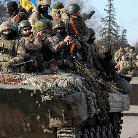 狂怒2无人机侦查位置解析，间谍礼仪奖杯高效攻略指南