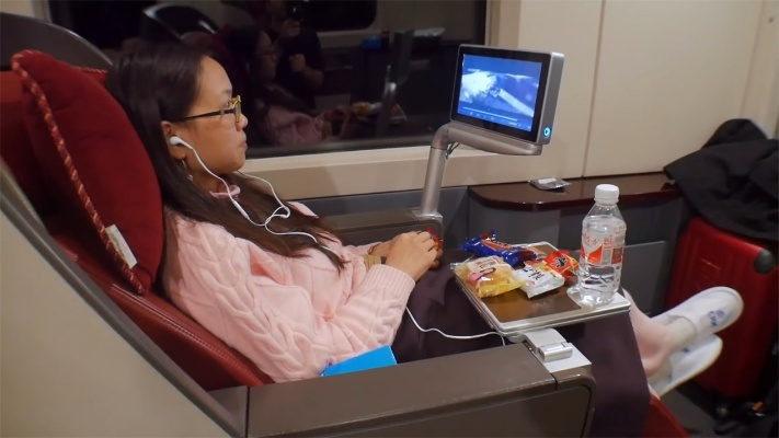 女子高铁票遭神秘高价转手，揭秘商务座3000元背后的秘密