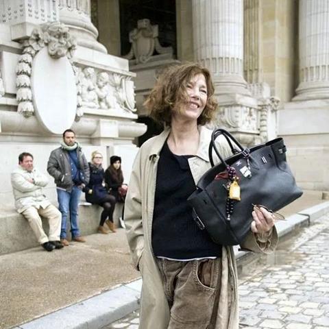 手机壳界“爱马仕”价格飙升，官方揭秘涨价背后的奢华价值