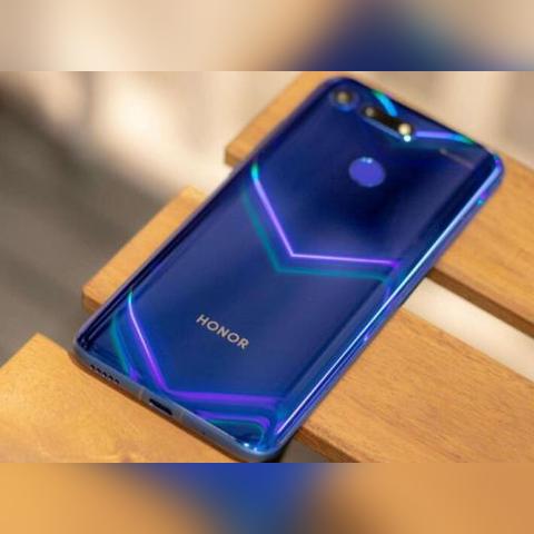 iPhone 18 Pro创新设计引热议：告别药丸挖孔，网友热议新美学