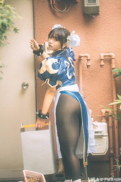 春丽小姐姐黑丝诱惑，肉腿粗到惊人！打造独特魅力新体验