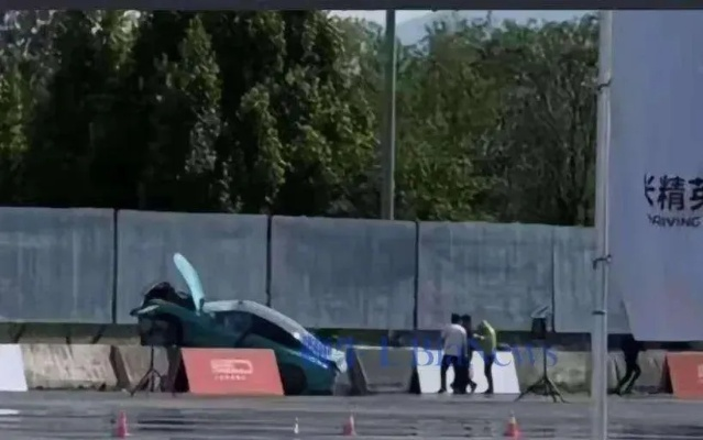 小米新车肇事悲剧：园区首撞致伤者离世，安全警示刻不容缓