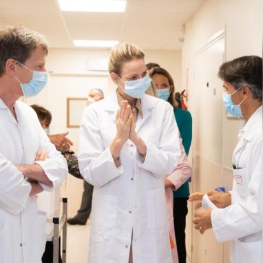 复古传奇1.76金币版，2025年还能日赚百万金币？独家秘笈大爆发