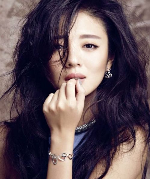 亚洲封面新纪元，辛芷蕾成法国《观点》周刊首位亚洲封面女神