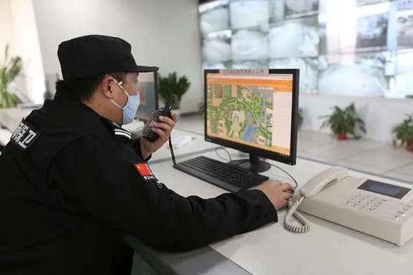 懒人新选择：小区保安Wi-Fi两不误，生活工作两相宜