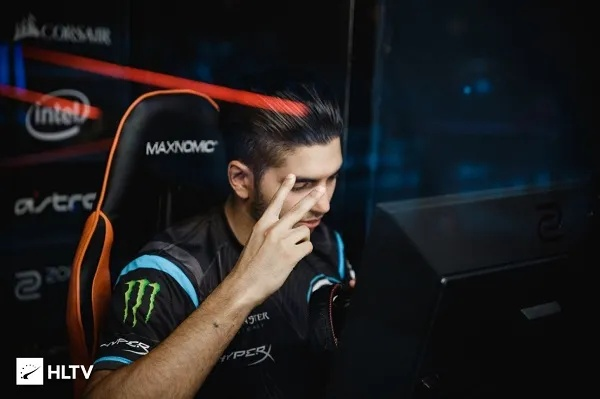 《瓦罗兰特》顶尖解说scream菲尼克斯视角揭秘，战术解析新高度